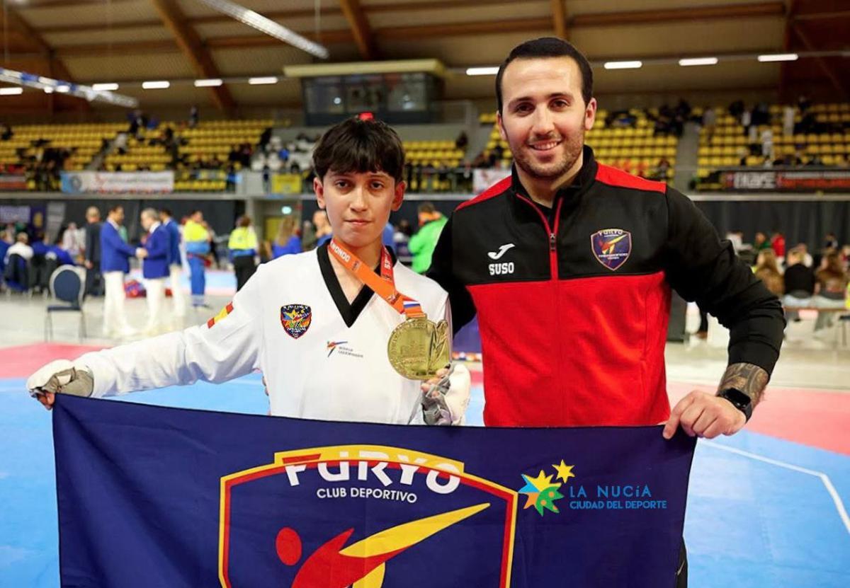 Curro Ayela junto a su entrenador Suso Castellanos