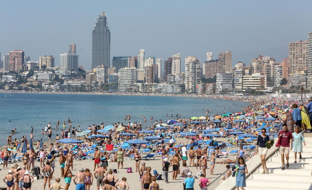 Los turistas aprovechan el buen tiempo del primer día de la Semana Santa