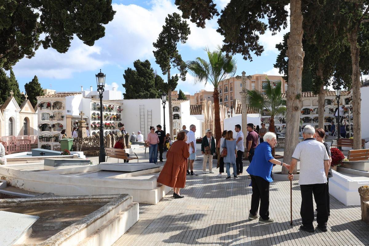 Todas las fotos del día de Tots Sants en los cementerios de Ibiza