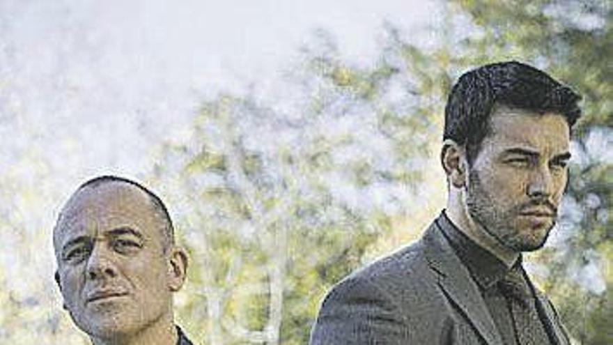 Los actores Javier Gutiérrez y Mario Casas.