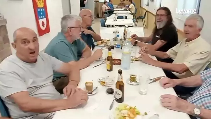 La necesidad de un bar en un pueblo de 304 habitantes: "Es el punto de encuentro y reunión en Almiserà"
