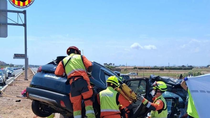 Una mujer que conducía en sentido contrario fallece en un accidente múltiple en la V-21