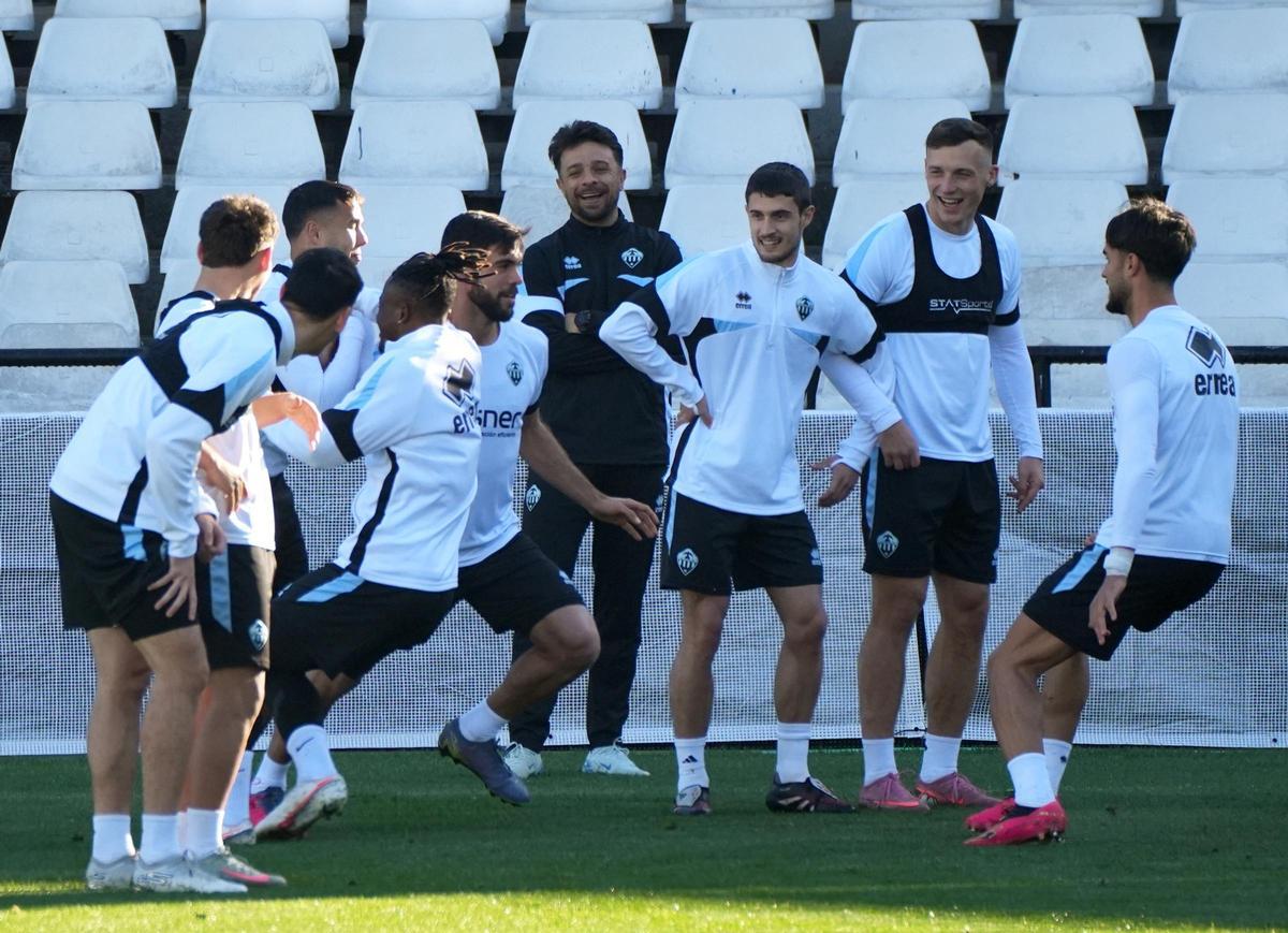 Galería | El entrenamiento del CD Castellón en imágenes, con el Leganés entre ceja y ceja