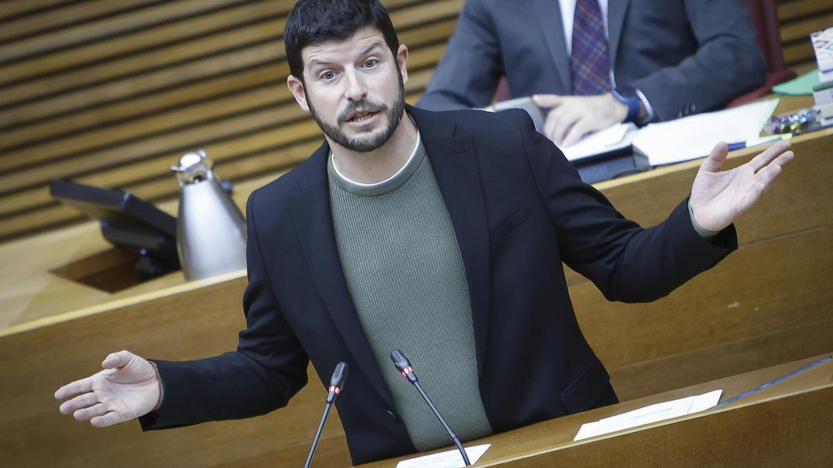 Carles Esteve, diputado de Compromís en las Corts, en una sesión reciente