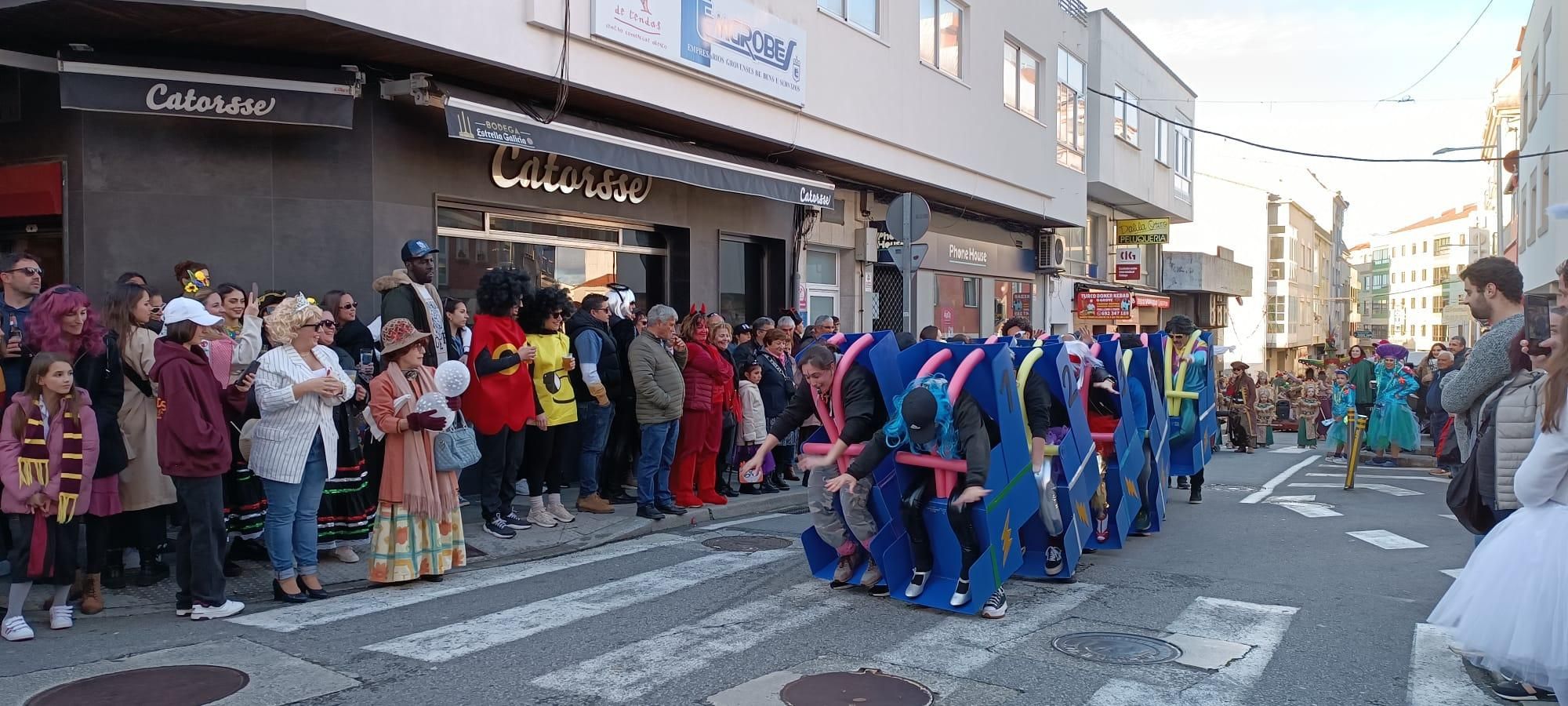 La Gran Marcha do Entroido vuelve a llenar el Sambódromo Meco.