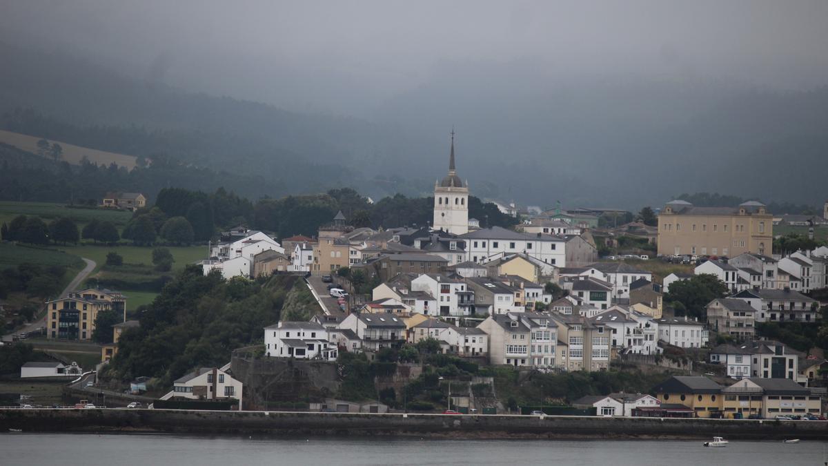 Castropol, un pueblo con el guapo subido, a la vera del Eo