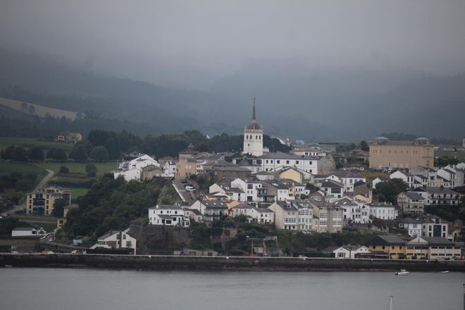 Castropol, un pueblo con el guapo subido, a la orilla del Eo
