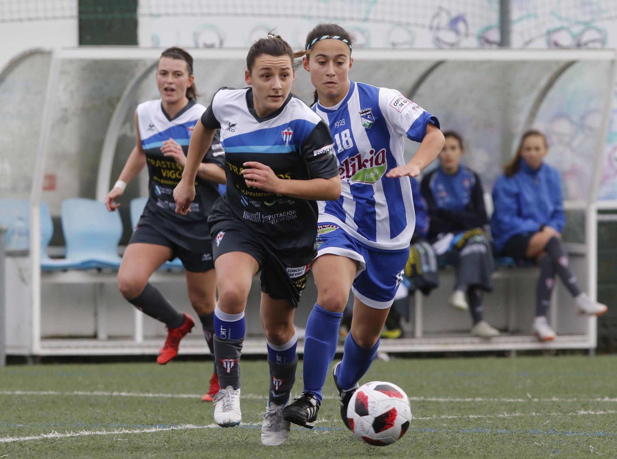 Yaiza conduce el balón durante un partido en una campaña anterior del Sárdoma.