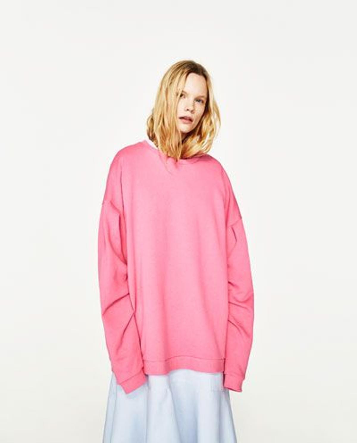 Tendencia 'pink', sudadera oversize de Zara (19,95€)