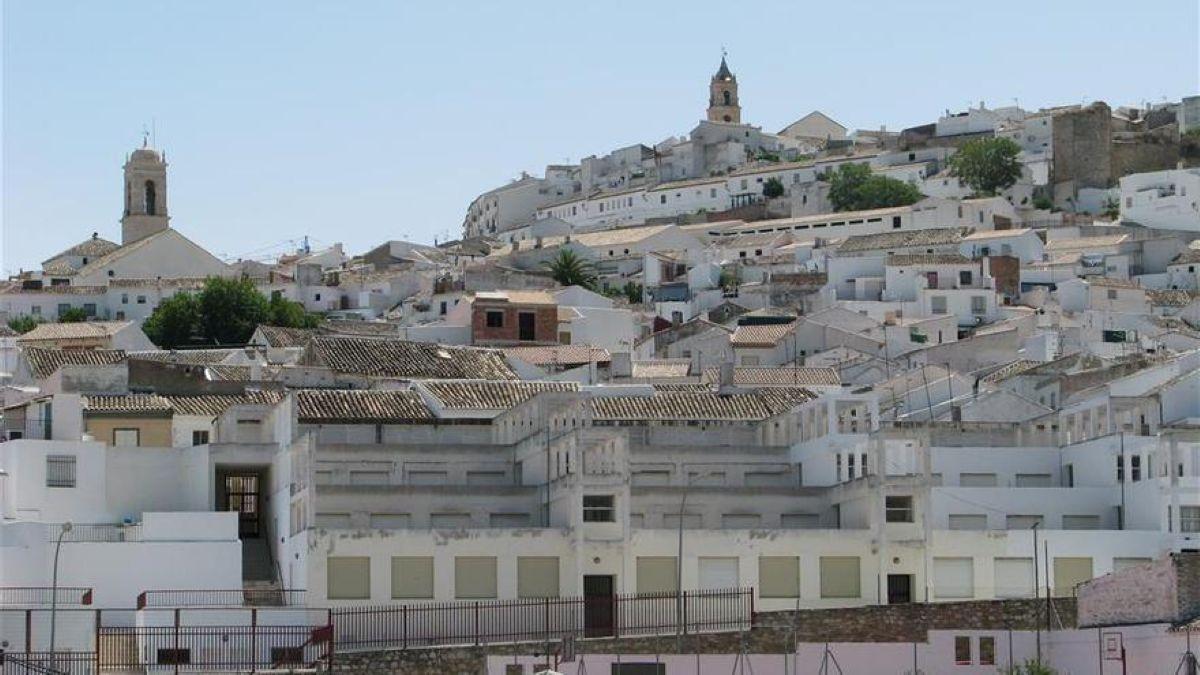 Vista del casco urbano de Baena, construido en una ladera.