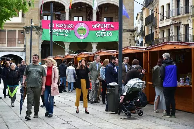 Fotogalería | Así fue la inauguración de la segunda feria Artexanía en Plasencia