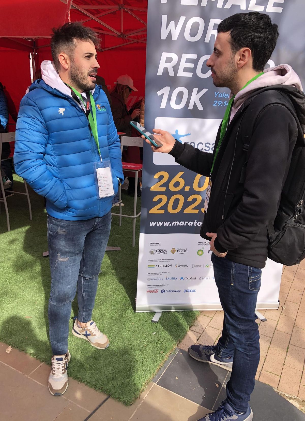 Omar Sales (i), responsable de animación del Club d’Atletisme Running Castelló, organizador del evento.