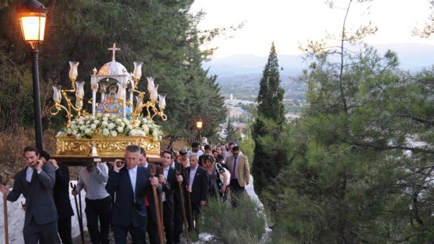 Subida a la ermita de la Virgen.