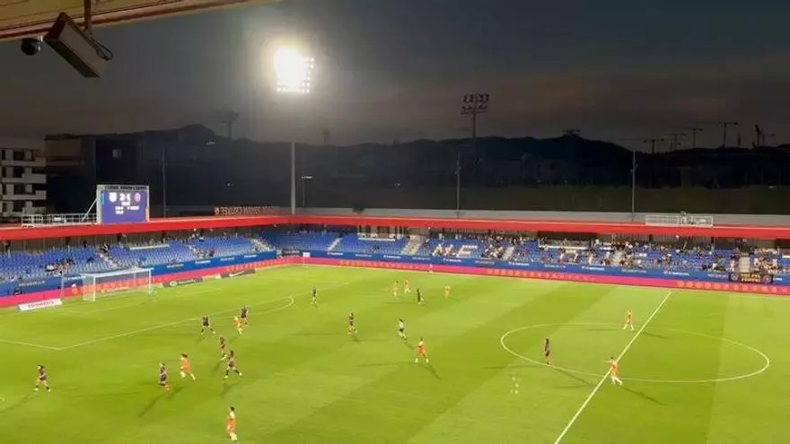 El momento en que se ha hecho de noche en el Gamper a causa del eclipse solar