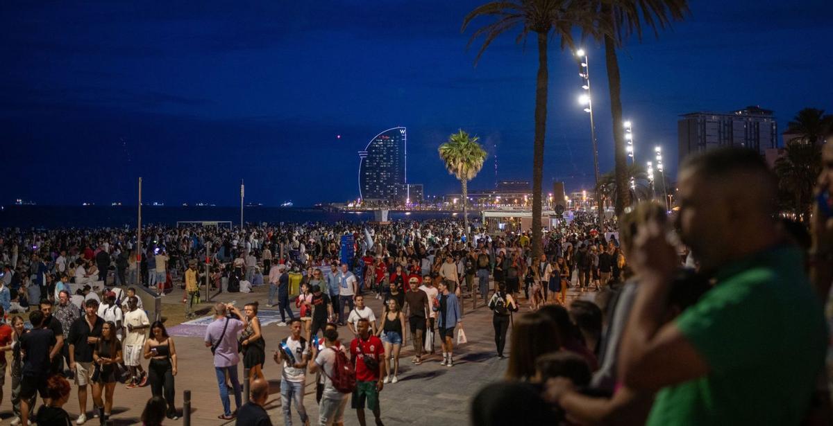 La revetlla desafia el pont a BCN La revetlla desafia el pont a BCN