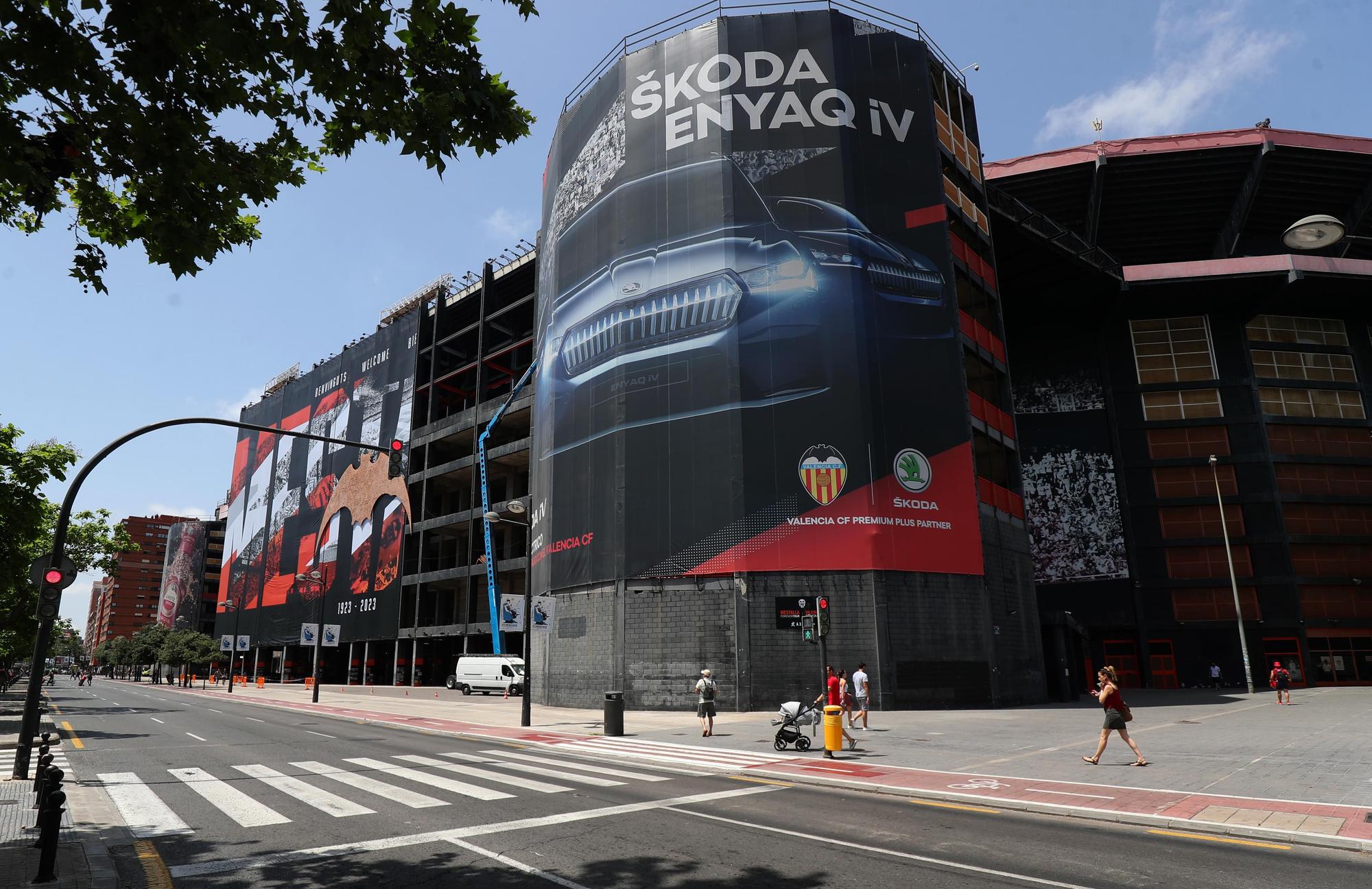 La nueva lona del estadio de Mestalla