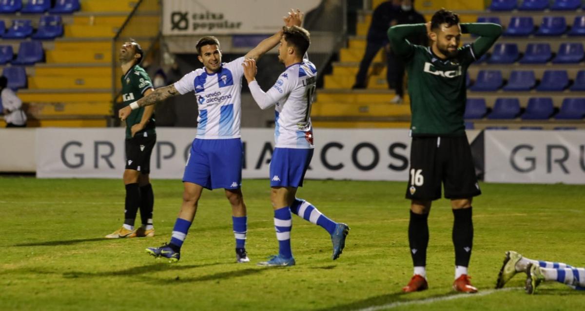 El Alcoyano celebra un gol al Castellón