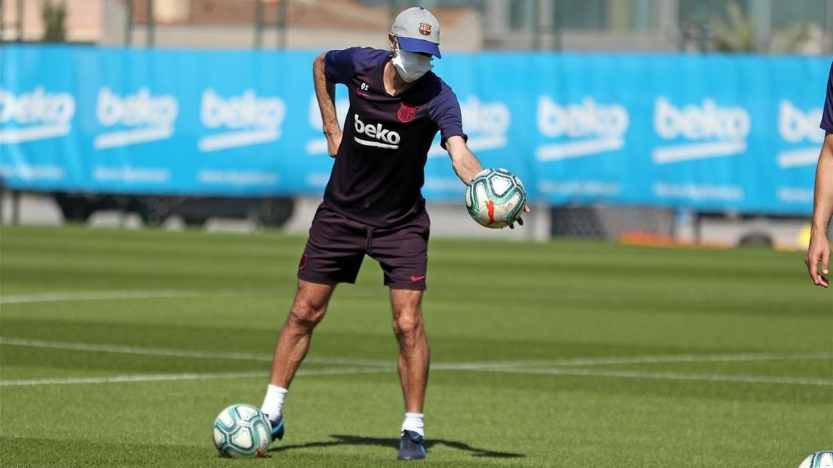 Setién, en un entrenamiento del Barça.