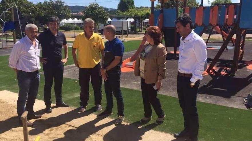 MIembros del ejecutivo local en la visita al parque. // FdV