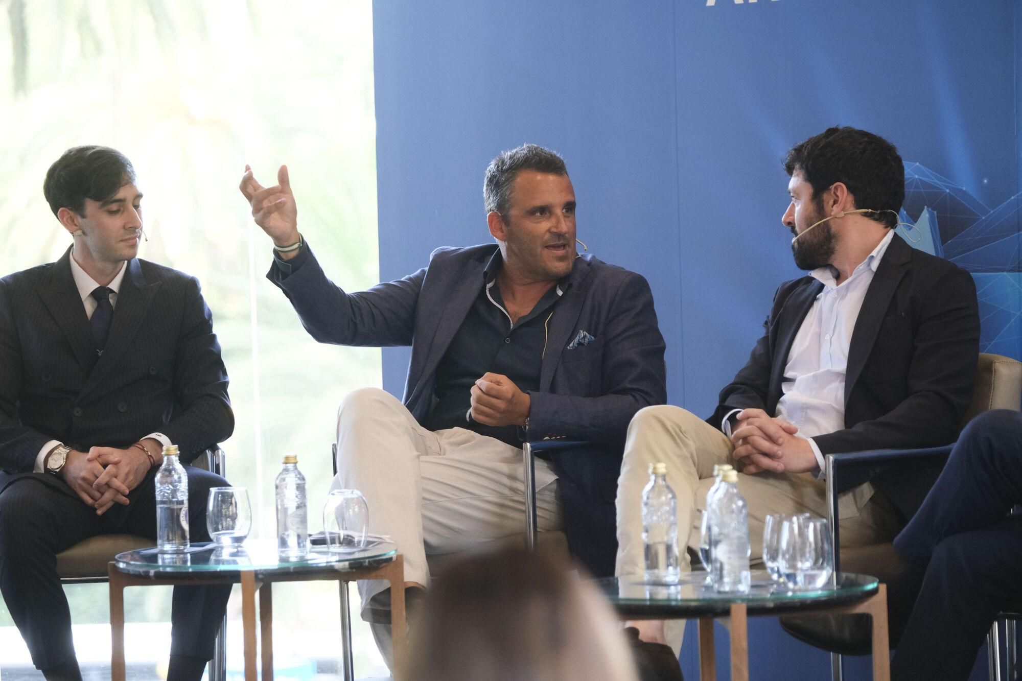 Expertos reunidos por La Opinión apuestan por el conocimiento financiero para superar los actuales tiempos de incertidumbre
