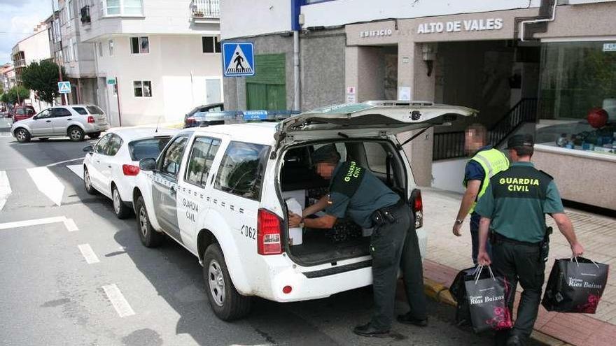 Registro de la Guardia Civil en Prosem en agosto de 2015. // Bernabé/Luismy