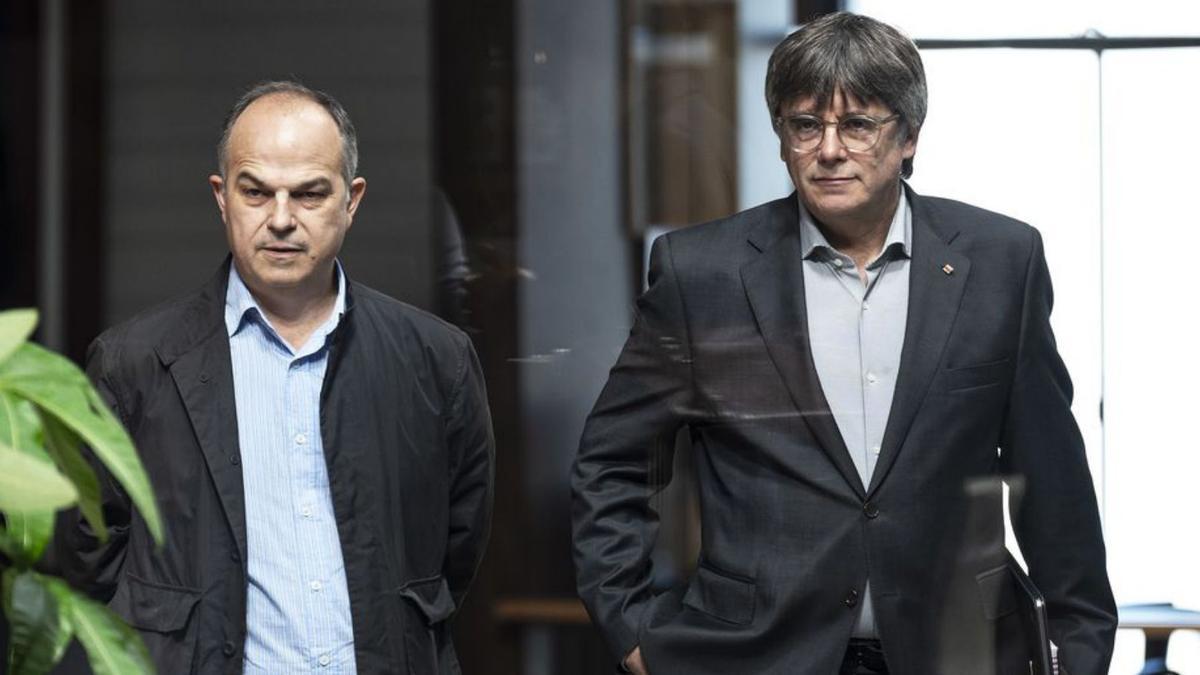 El secretario general de Junts, Jordi Turull, junto al expresident Carles Puigdemont