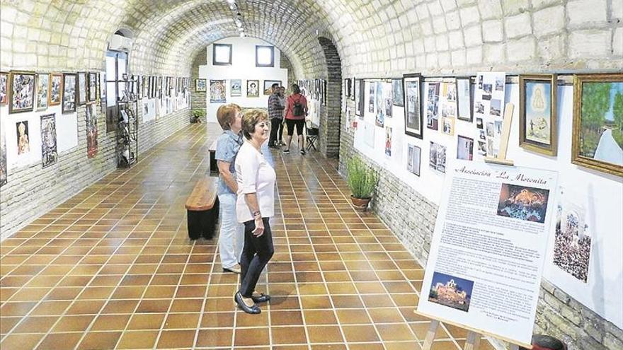 Exposición fotográfica de la asociación ‘la morenita’ en sala caballerizas