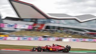 Carlos Sainz reina en Silverstone