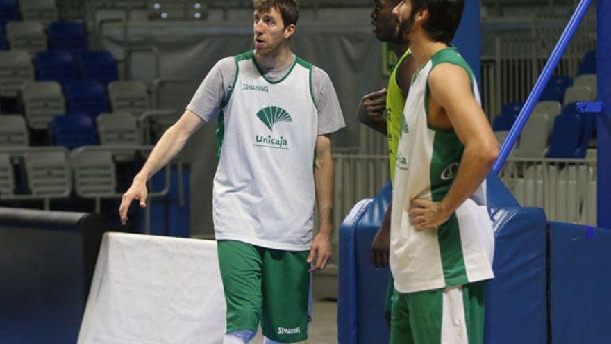 El Unicaja regresó ayer desde Estambul y ya está preparado para jugar hoy ante el Bilbao Basket.