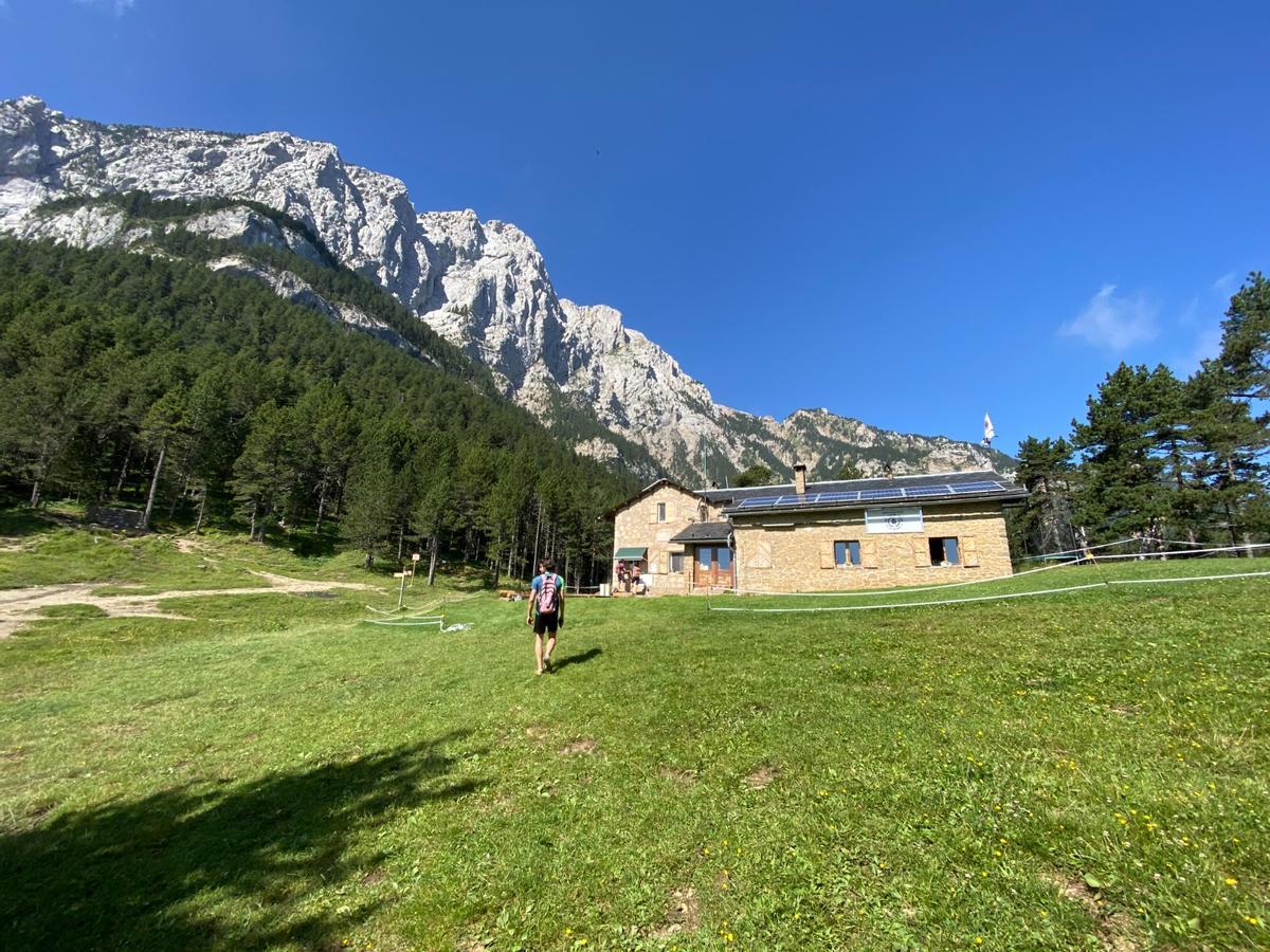 El refugio Lluís Estasen, a los pies del Pedraforca