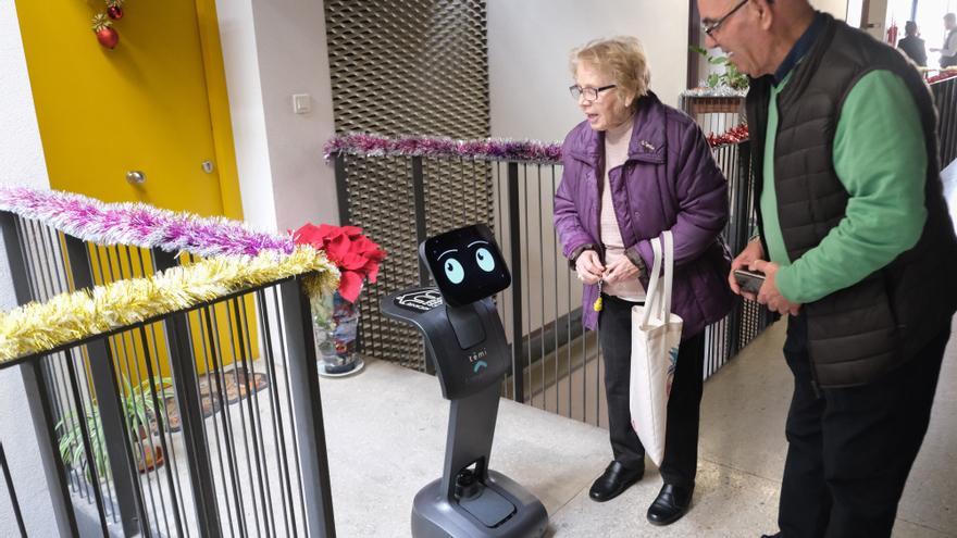 Un robot enfermero para ayudar a los mayores del edificio intergeneracional de Alicante