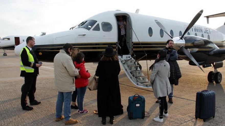 Els passatgers, a l&#039;aeroport de Girona.