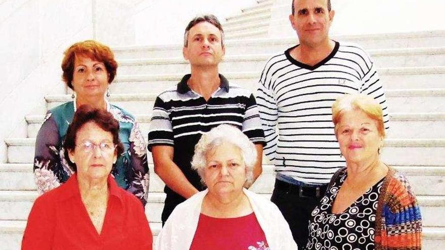 De izquierda a derecha, abajo, Dolores Torres, Gódula Rodríguez, Ana María González. En la fila superior, Ana T. García, Alejandro Gil y Leonardo Barros.