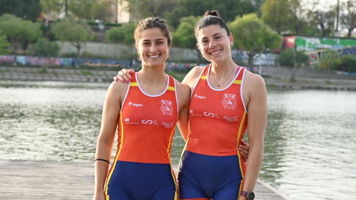 Teresa Díaz y Natalia de Miguel vienen de participar en la prueba de la Copa del Mundo de remo.