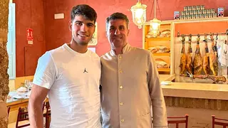 Carlos Alcaraz visita Sevilla y come en Carmona en un conocido restaurante