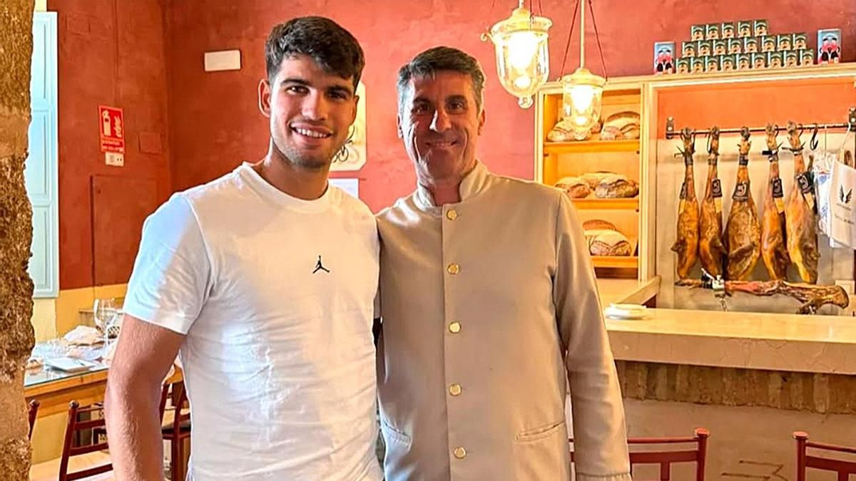 Carlos Alcaraz en el restaurante La Almazara de Carmona.