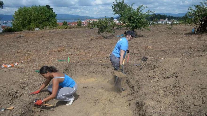 Las excavaciones arqueológicas en el Castro de Cálago comenzaron recientemente. // Noé Parga