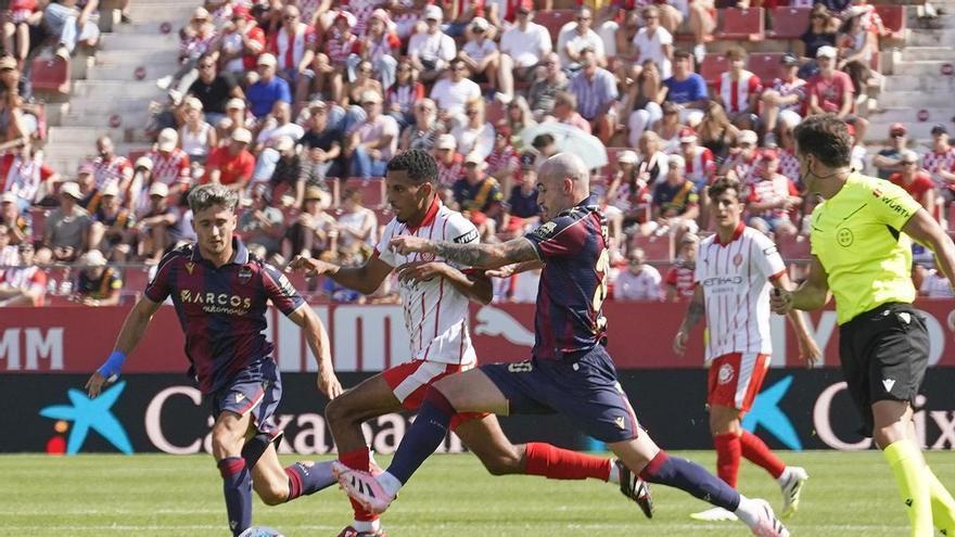 Ounahi comença a treballar amb la resta del grup