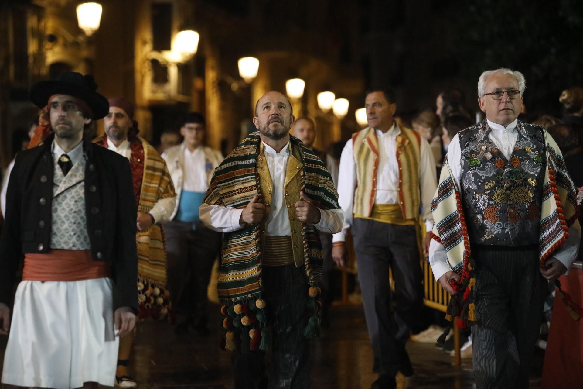 Búscate en el primer día de ofrenda por la calle Quart (entre las 22:00 a las 23:00 horas)