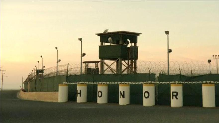 EEUU traslada a 15 presos de Guantánamo a Emiratos Árabes Unidos