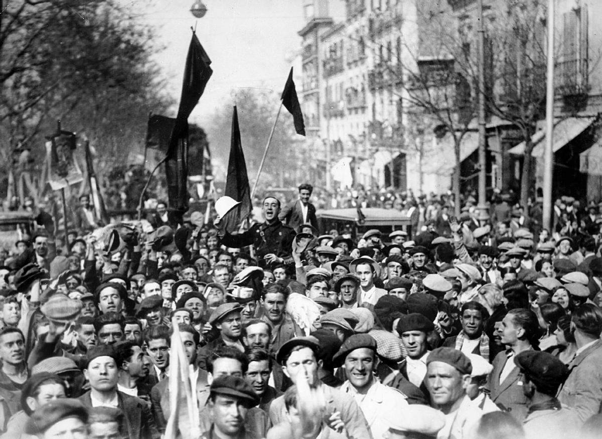 Manifestaciones de júbilo en Madrid por la proclamación de la República, el 14 de abril de 1931
