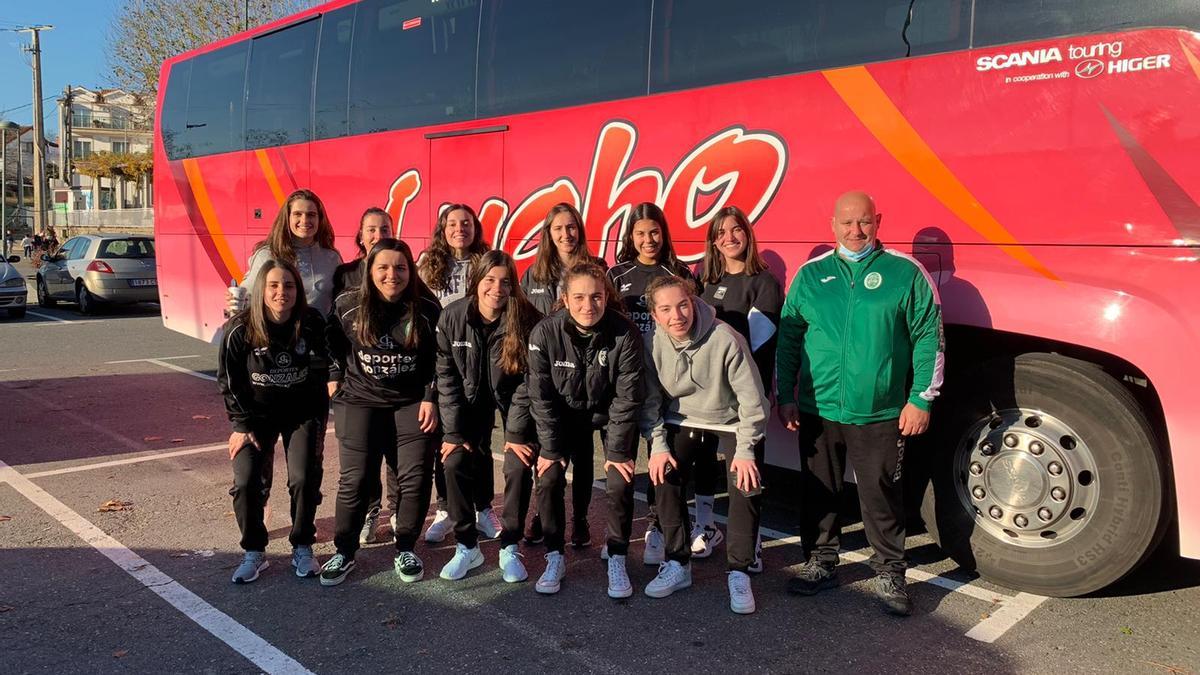 El equipo, antes de partir hacia Cantabria.