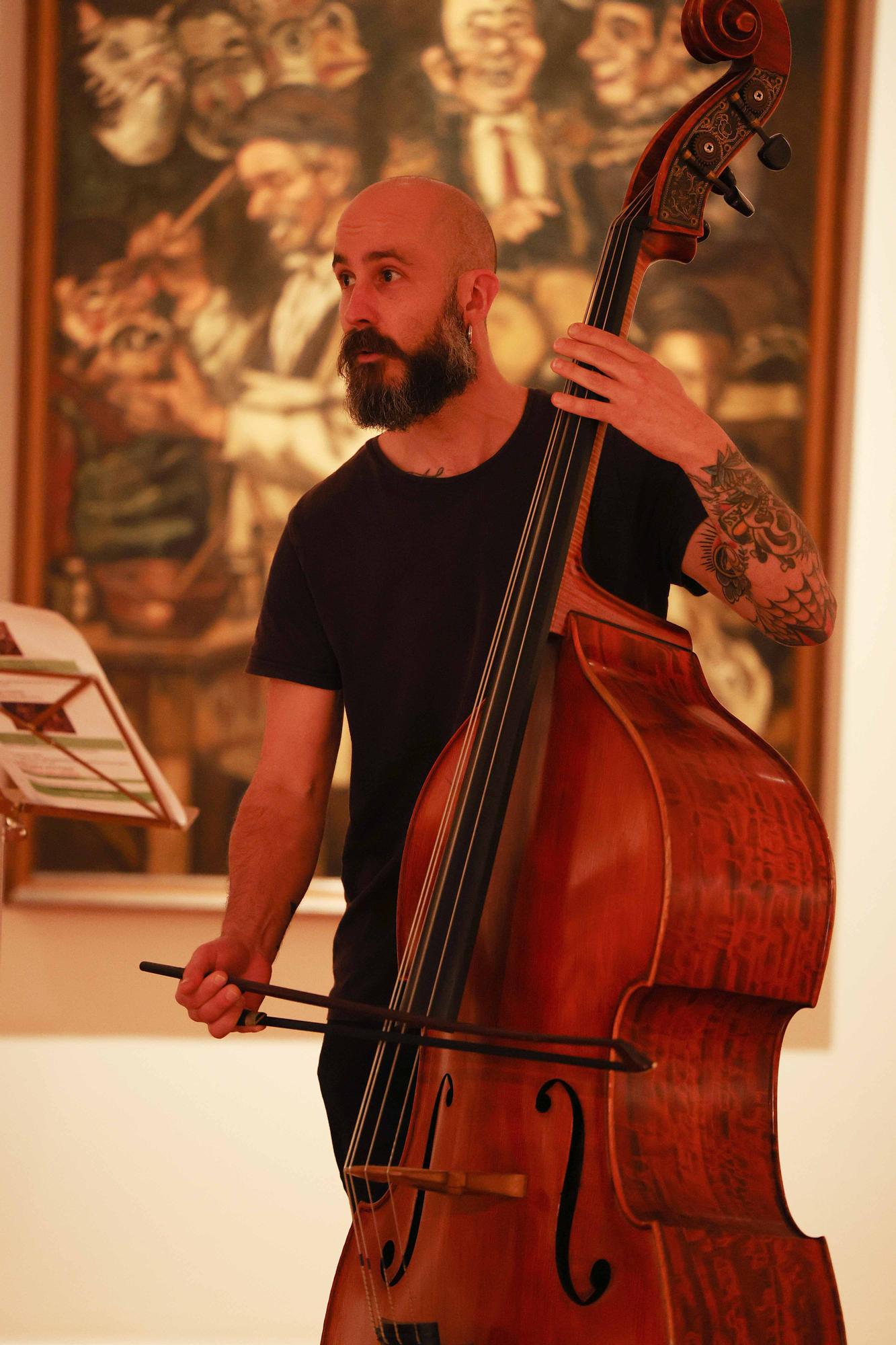 Más de cien familias disfrutan en el MARCO de una experiencia pictórico-musical con Laxeiro