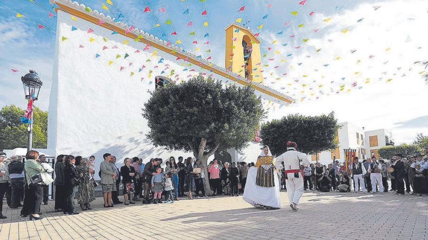 Baile payés en la plaza en el día grande de 2023. | | FOTOS: TONI ESCOBAR