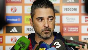 Navarro contesta las preguntas de los medios en Kaunas tras la eliminación del Barça