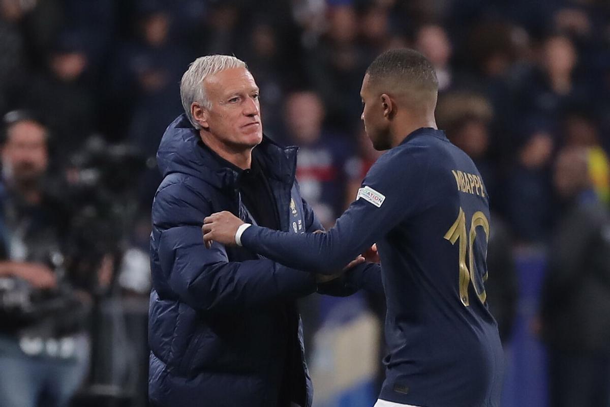 Deschamps junto a Mbappé