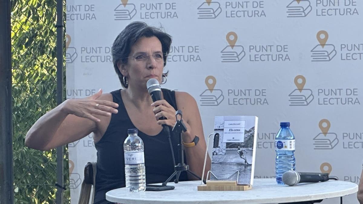 Carlota Gurt durant la presentació a Agullana.