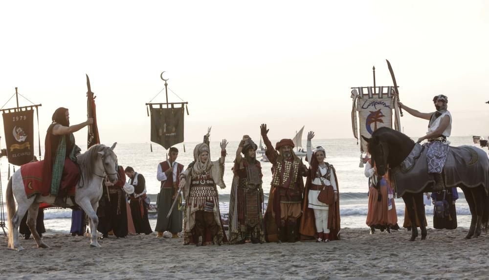 El Desembarco al amanecer da inicio a los Moros y Cristianos de El Campello