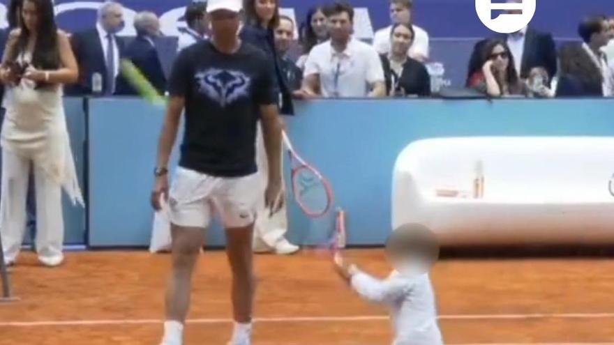 El tierno momento de Rafa Nadal jugando al tenis con su hijo de 3 años en el Santiago Bernabéu