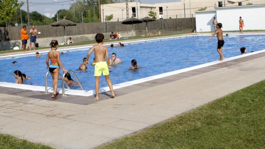 Imatge d&#039;arxiu de la piscina municipal de Vidreres